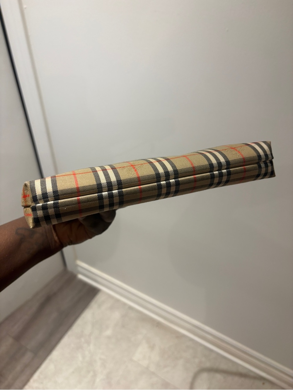 Authentic Check Burberry Vintage Pouch - Picture 4 of 7